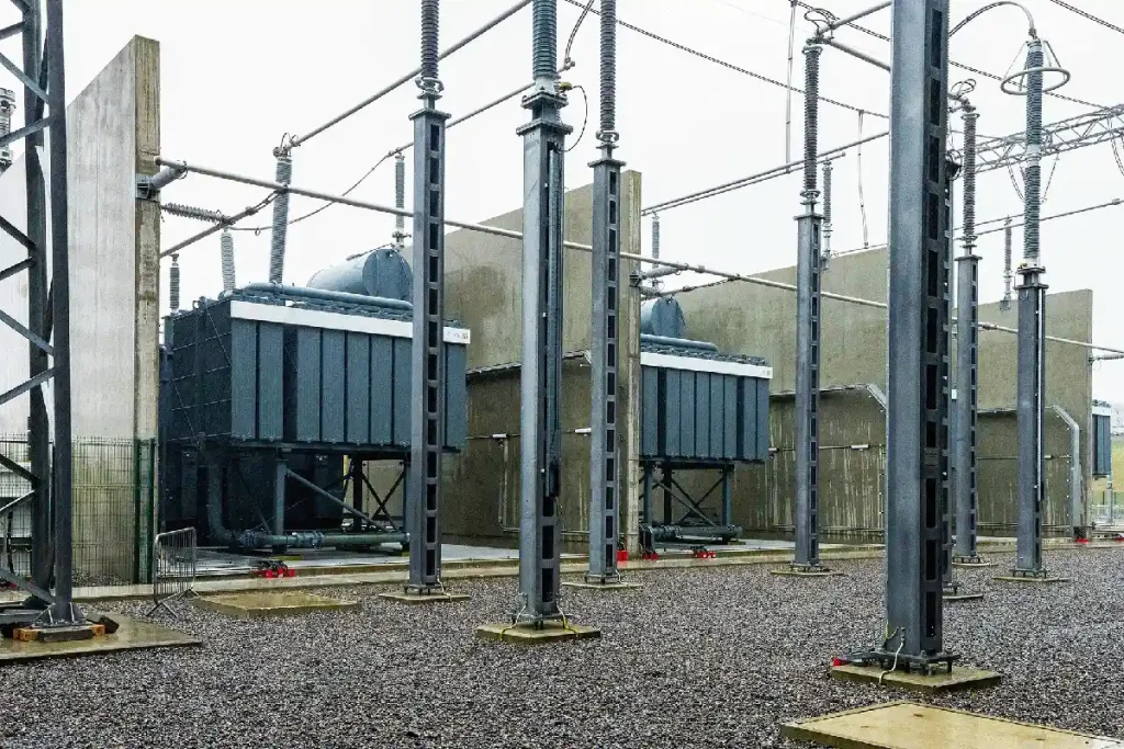 High Voltage direct voltage converter